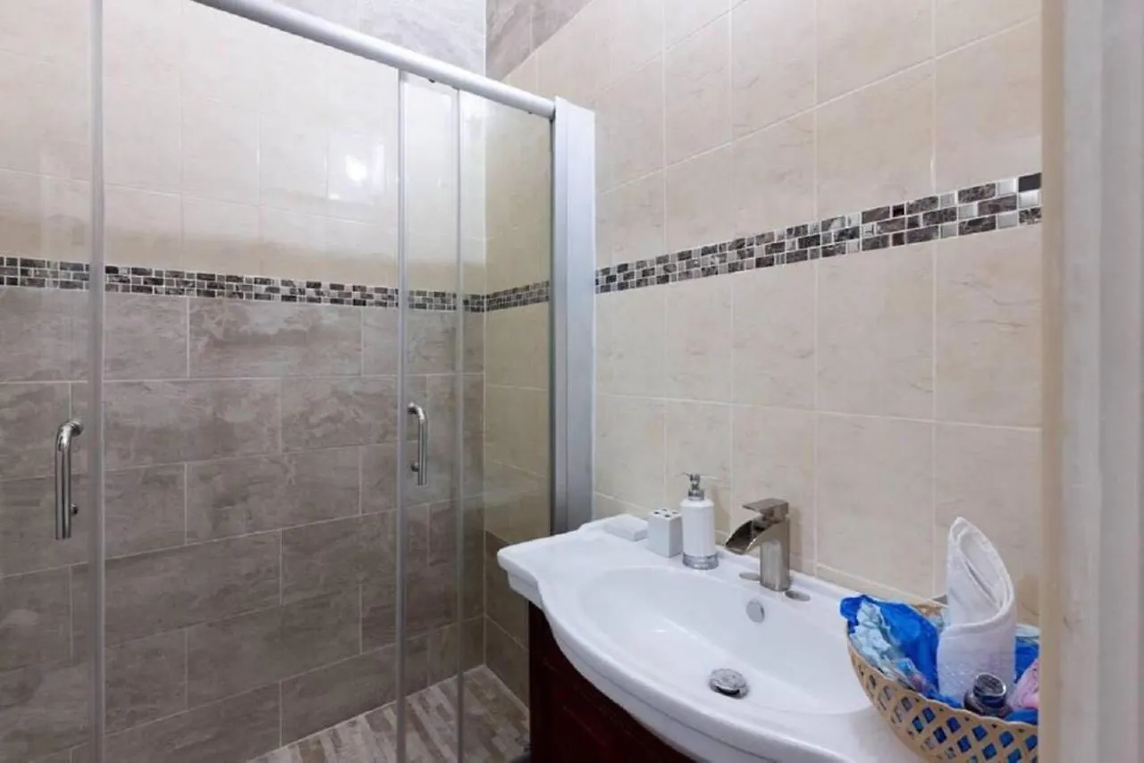 Lovely 2-Bed Apartment In The New Kingston Area